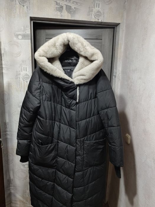 Продам зимнюю женскую куртку.