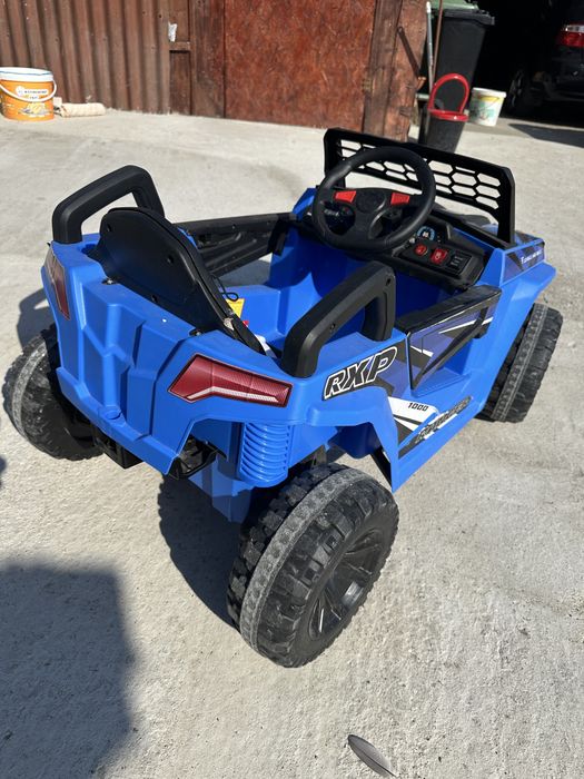 Masina cu telecomanda pentru copii