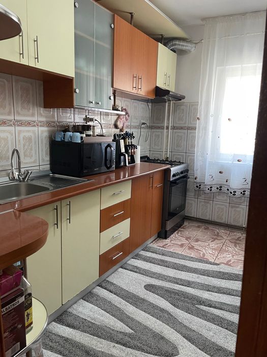 Vând apartament cu 3 camere