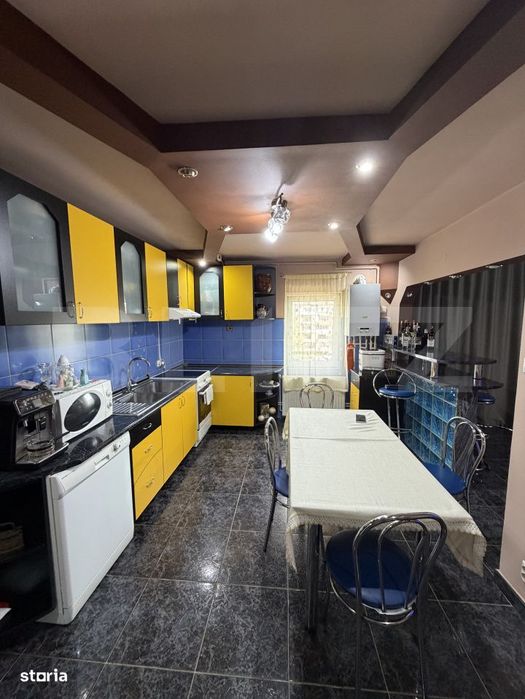 Apartament de vanzare cu 4 camere, 115 mp, zona Micro 16