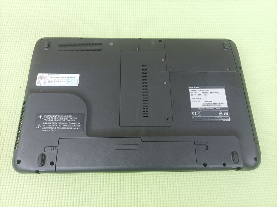 Laptop Toshiba i750 cu i7  placă video dedicată și 4 GB ram