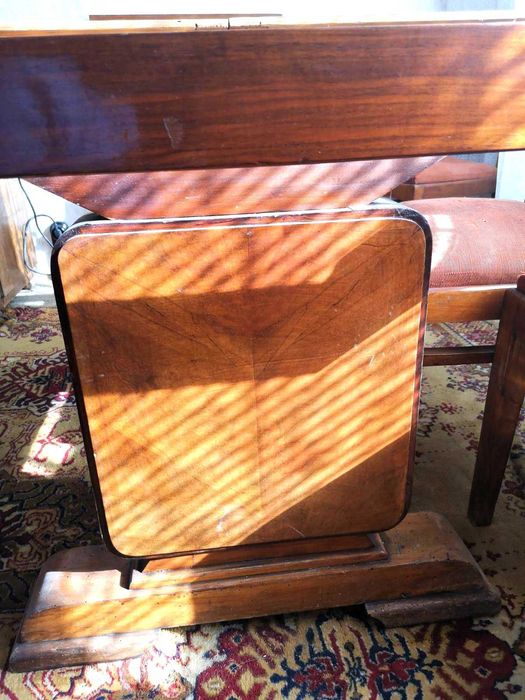 Масивна баварска маса и шест стола от орех