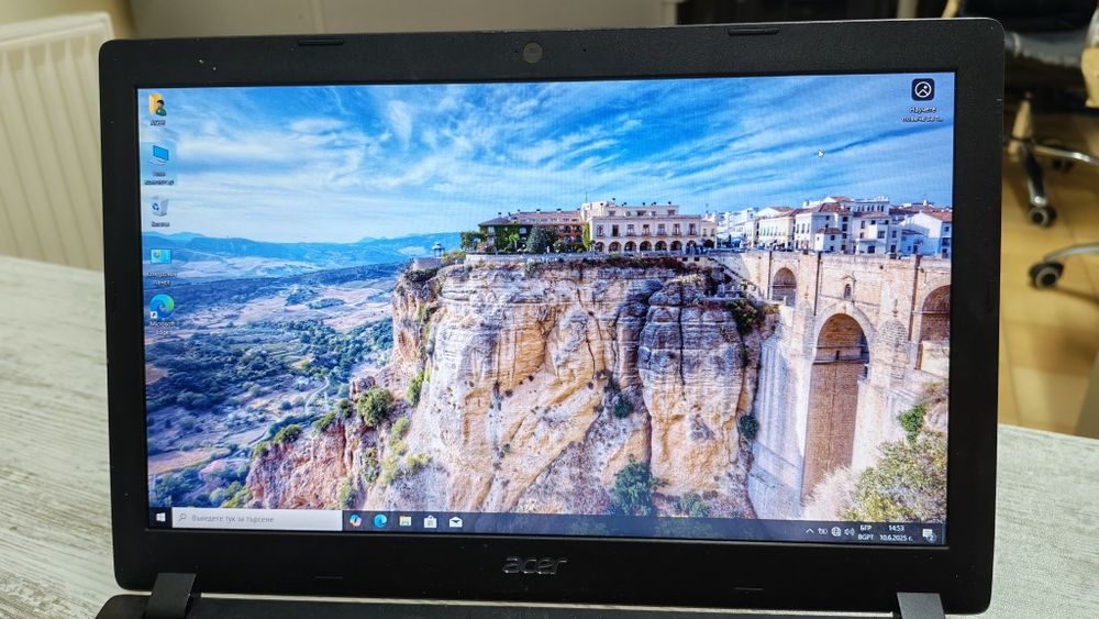 Лаптоп Acer с нов Windows 10 pro