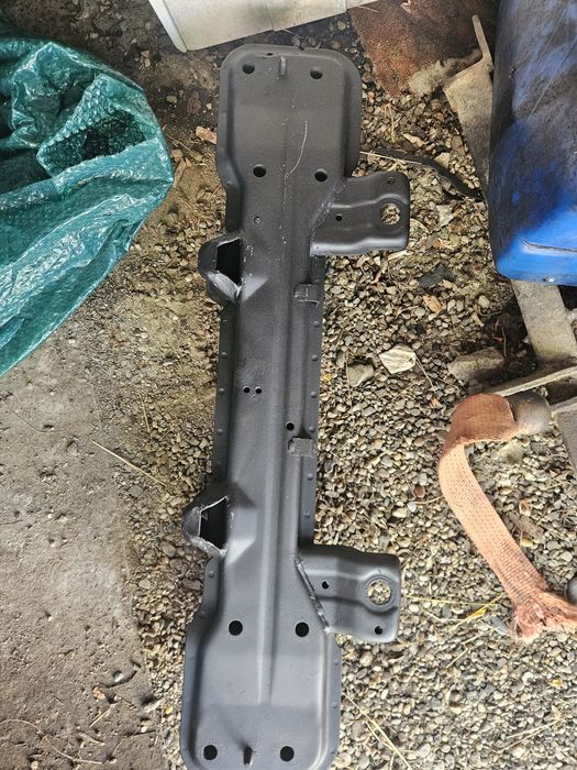 Traversa pe fața suzuki grand vitara 1999/ 2005 diesel sau benzina Jug