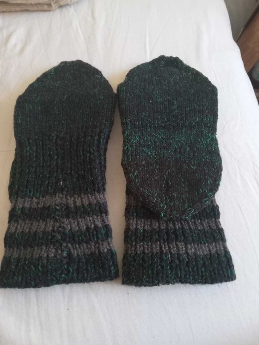 Вълнени чорапи и терлици нови