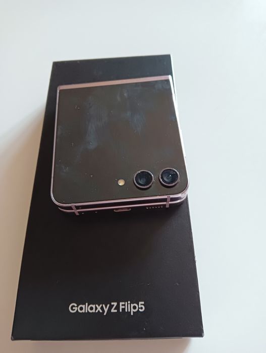 Продавам Galaxy Z Flip5