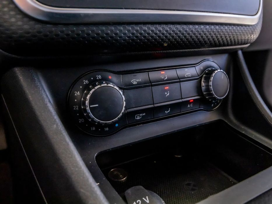 Mercedes-Benz A 180 Mercedes-Benz A 180 // 1.6 Benzină // 122 CP // 2014 //
