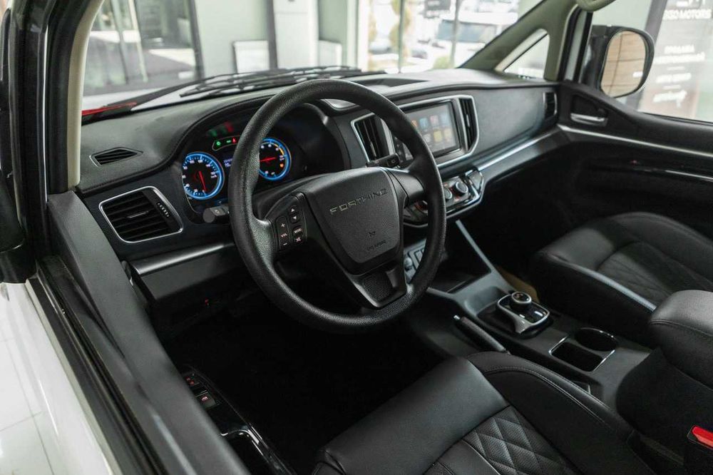 Минивен Dongfeng CM5-EV микроавтобус