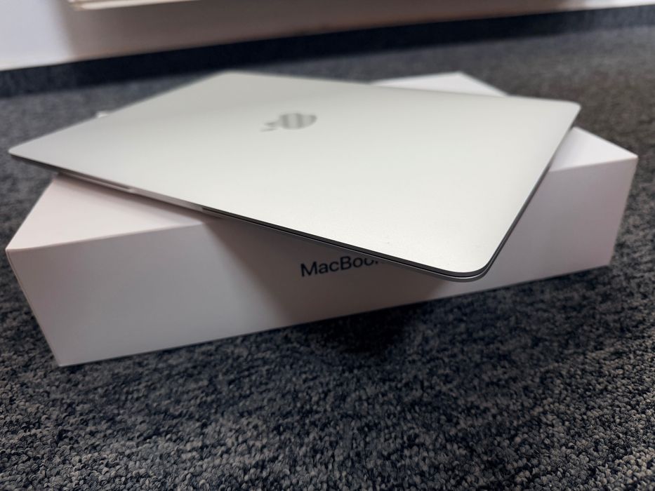 Vând schimb MacBook Air M1, 2021, 512 GB, factura, impecabil