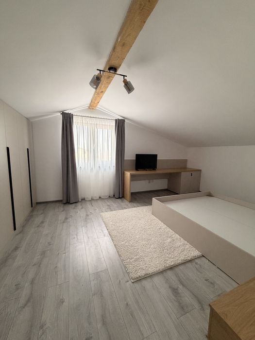 Casa individuala de vanzare.