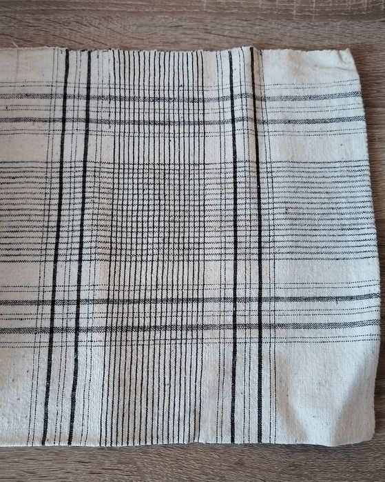 Плат, ръчно тъкан