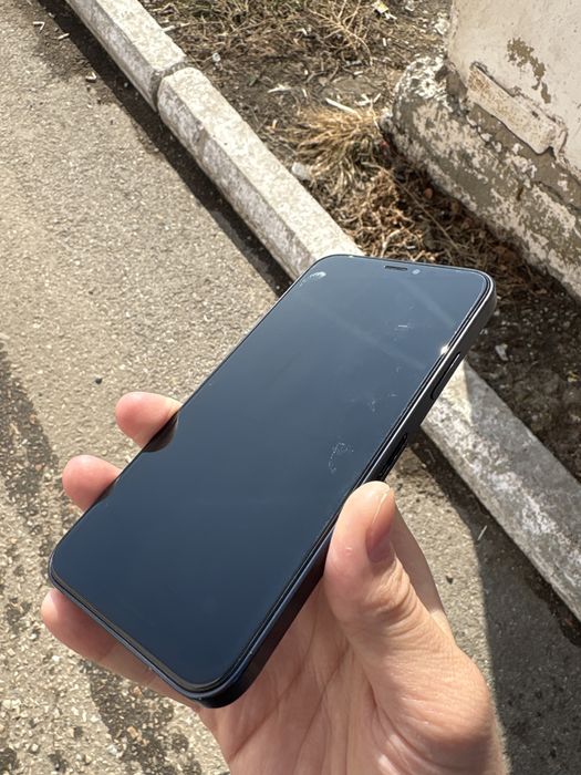 айфон X в корпусе 12