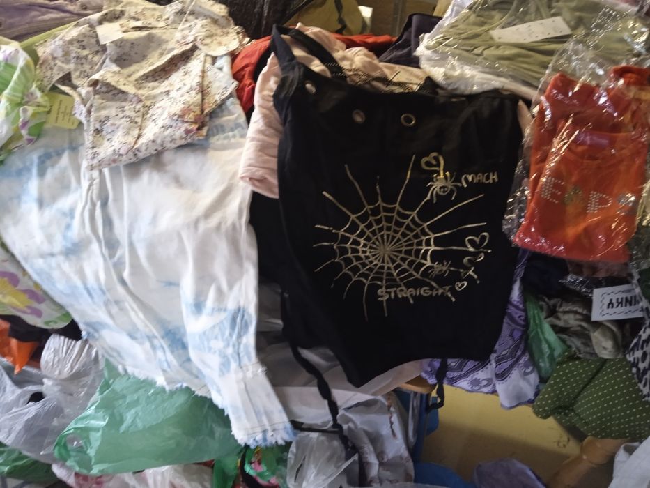 Спешно.Продавам нови дамски дрехи.