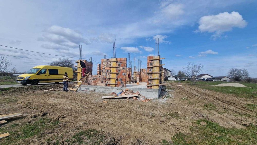 Case la cheie / la rosu