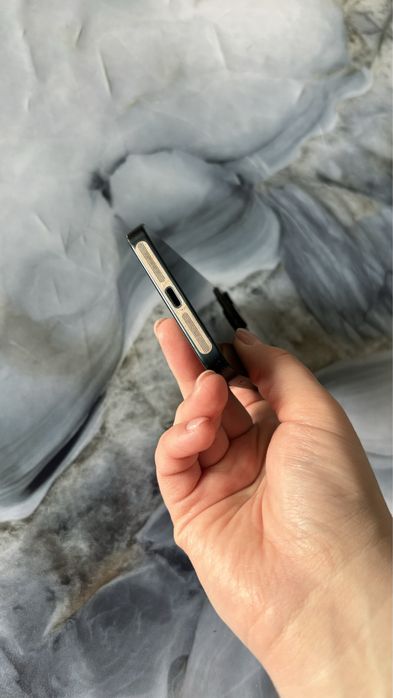 Продам айфон 14 на 128 гб