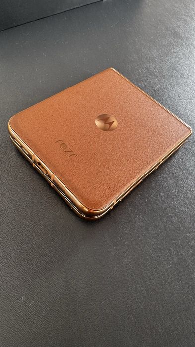 Motorola Razr 50 Ultra, culoare Mocha Mousse, 12GB RAM, 512 GB storage