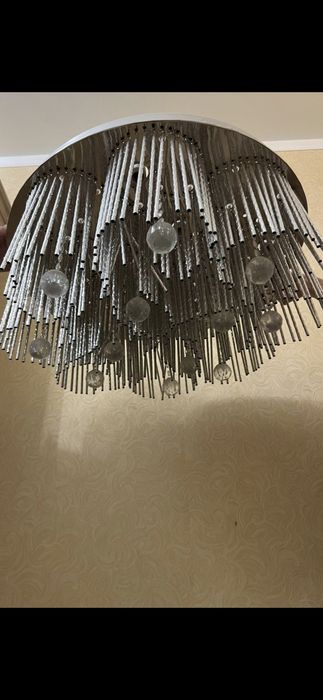 Люстра на 8 лампочек