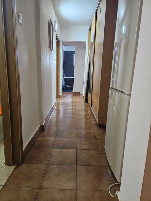 Apartament cu 3 camere Topoloveni vis a vis de școala generală