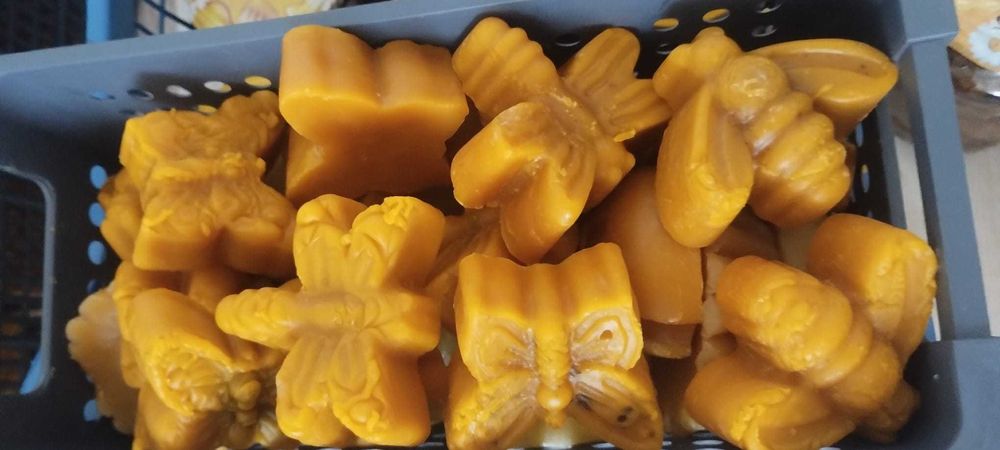 Vând miere produsa în zonă montană