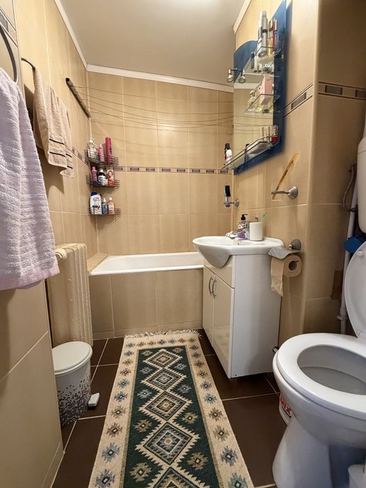 Apartament 2 camere de vanzare.
