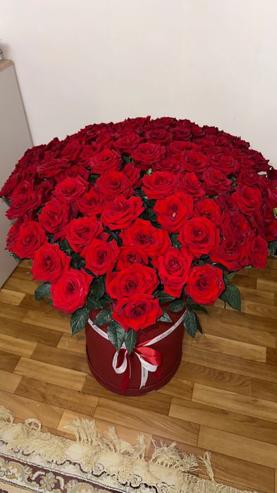 Цветы в корзине розы