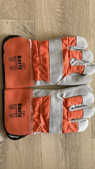 Перчатки в наличии