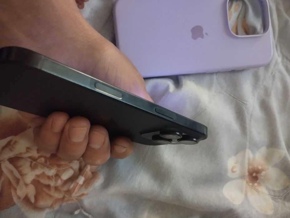 Продам Iphone 16 pro