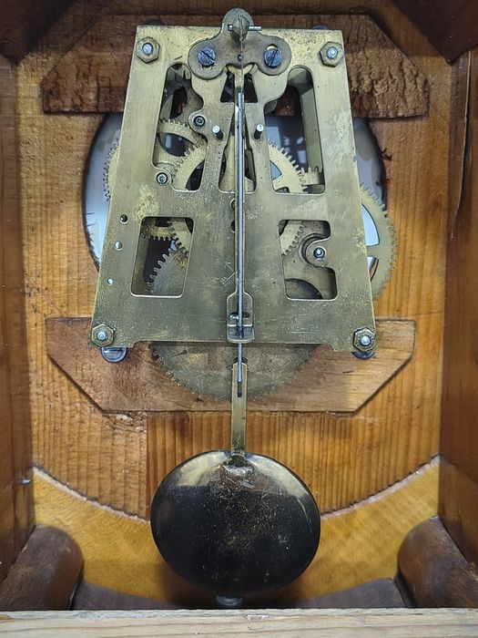 Ceas de perete cu pendul, pendula