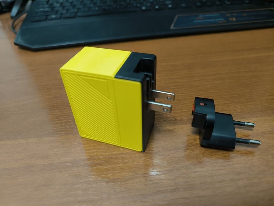 Продается зарядное устройство на 100W с оригинальным кабелем.