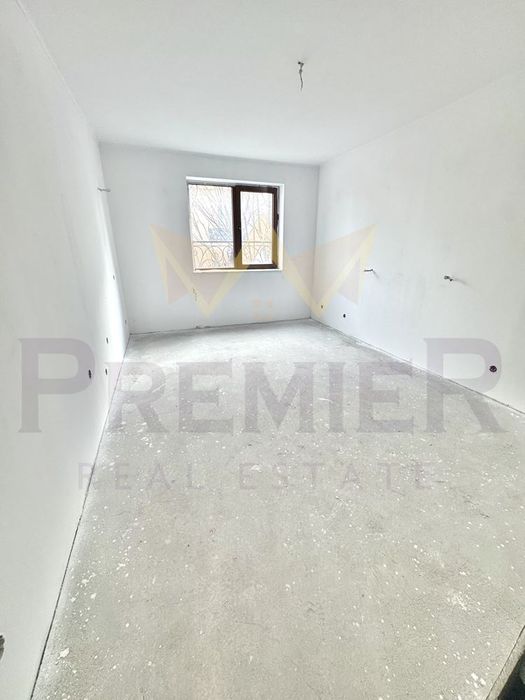 Продава се Двустаен апартамент в София, Център - 66 кв.м за 2017 €/кв.м - Снимка #3