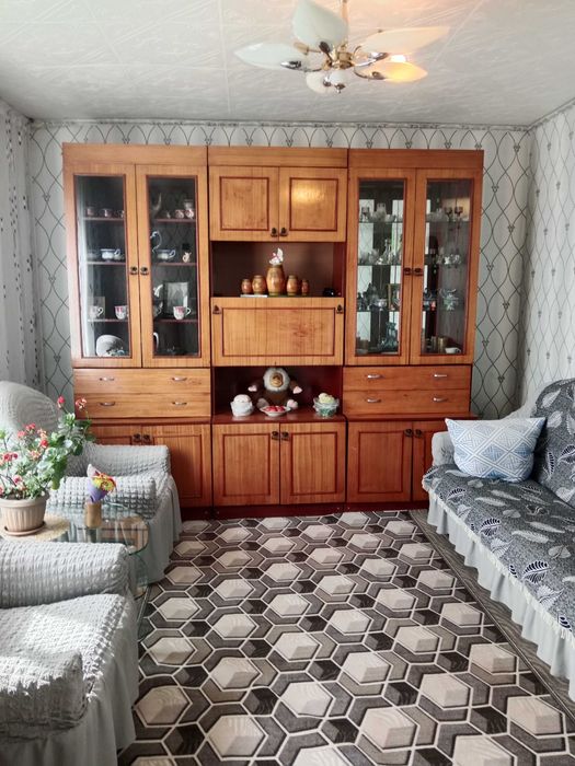 Продам 1/2 дома Военный городок