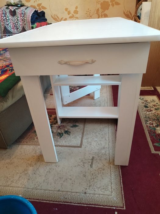 Продам белый стол книжка
