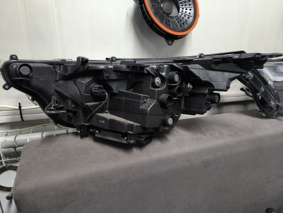 Фары левый правый раф4  оригинал RAV4 фар