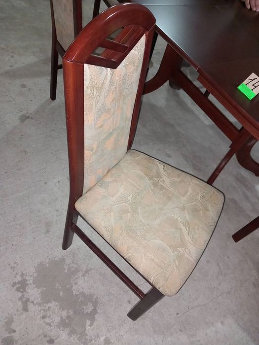 Комплект масивна разтегателна маса с 6 стола.
Внос.
Размери широчина