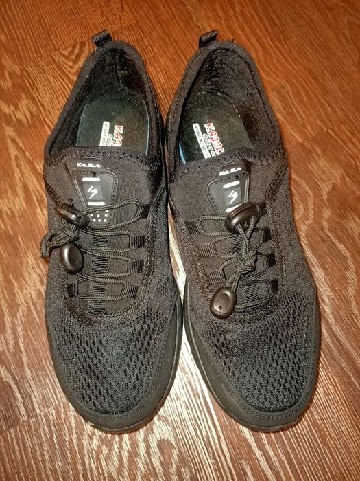 Продам кроссовки, туфли