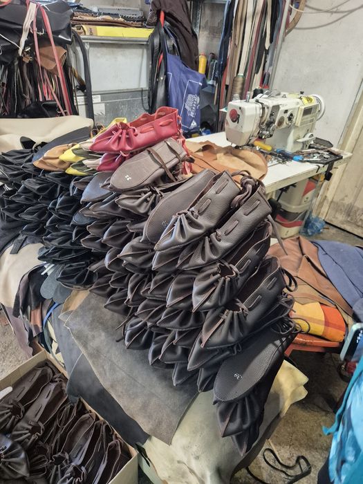 Opinci din piele naturală cu talpă cusută