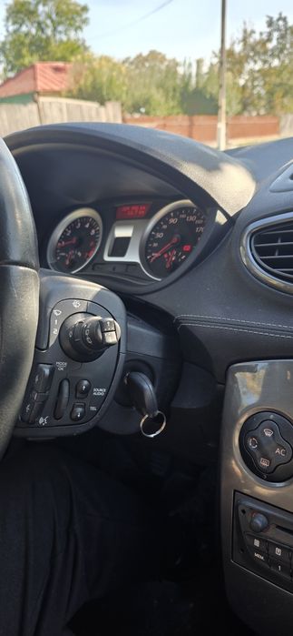 Renault clio an 2011