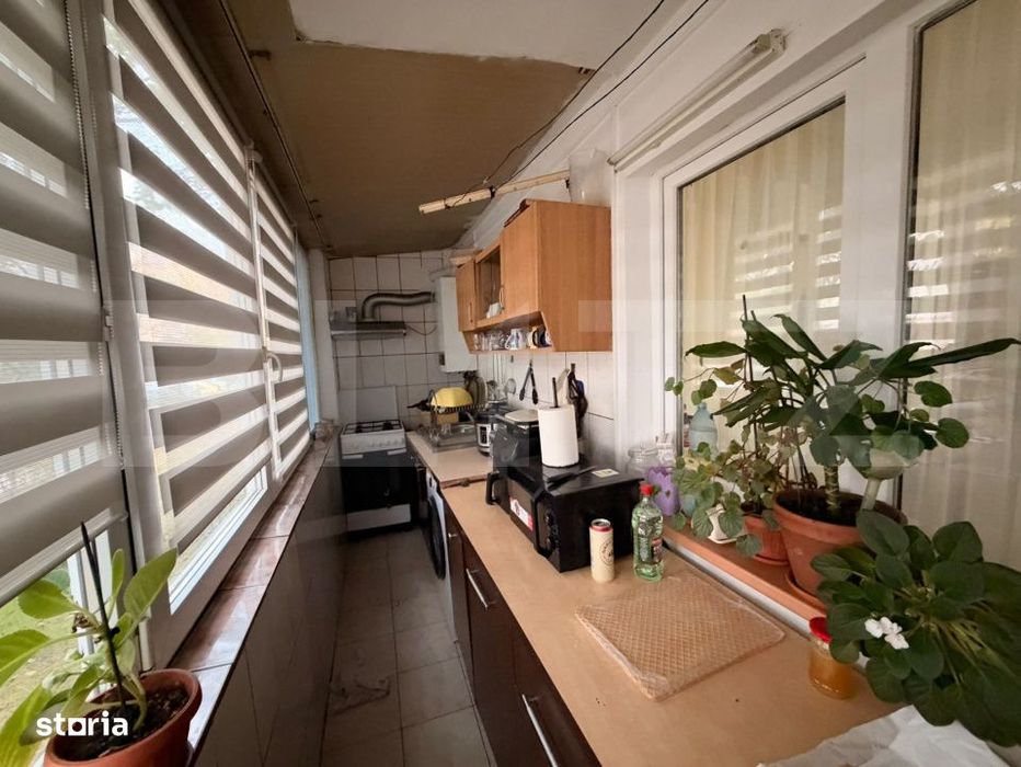 Apartament cu 3 camere, centrala si AC, Craiovita-Materna