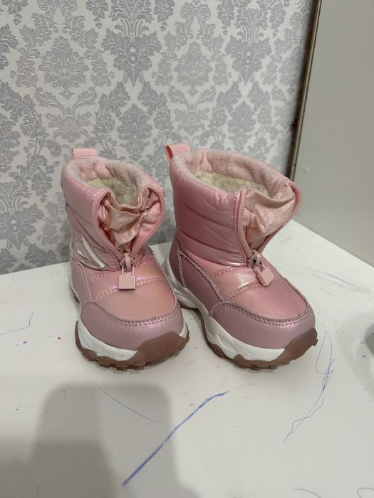 Продам обувь для девочки 22 размер