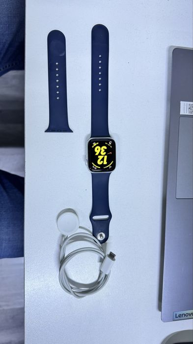 Apple Watch SE 44mm (Silver) – отличное состояние