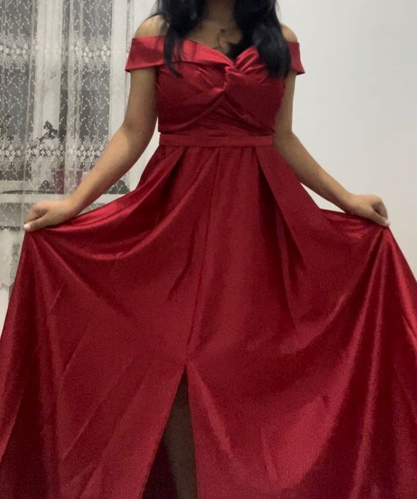 Красное атлас  платье 55000тг