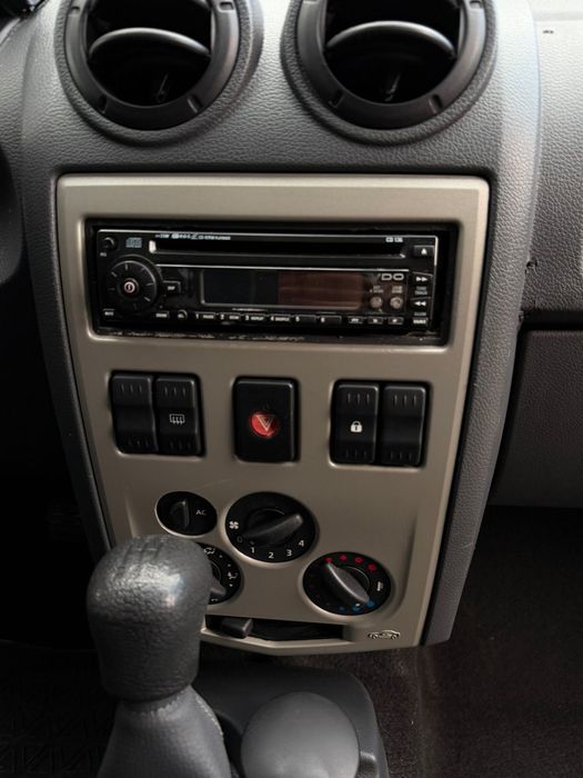CUMPAR Dacia Logan NOU 2006 cu doar 30.000KM cu A/C! PRIMUL PROPRIETAR DE NOUĂ