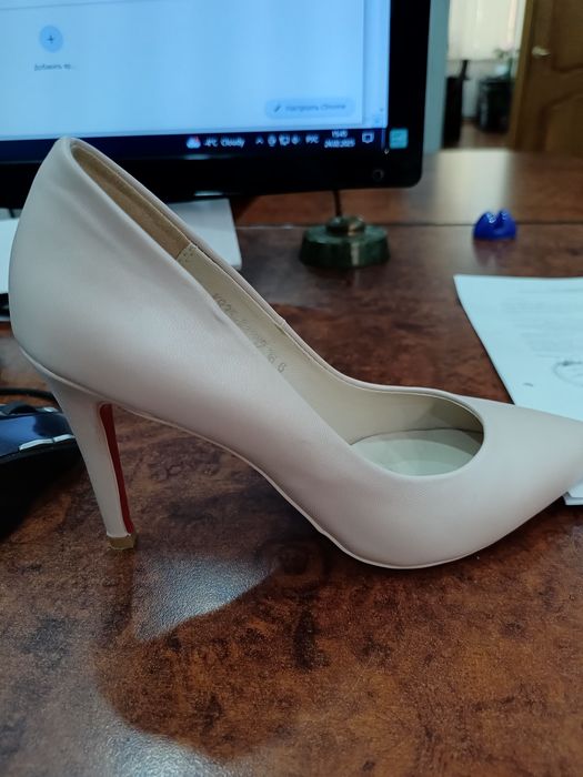 Красивые туфли 37р . Перламутр