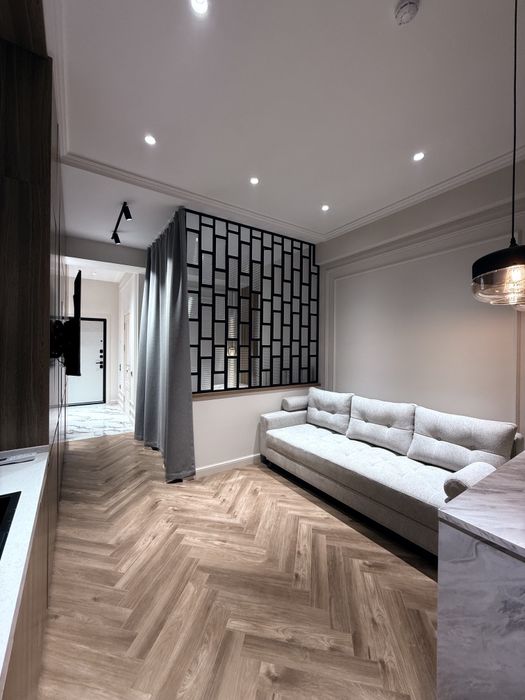 Сдаётся уютная студия у метро с дизайнерским ремонтом!