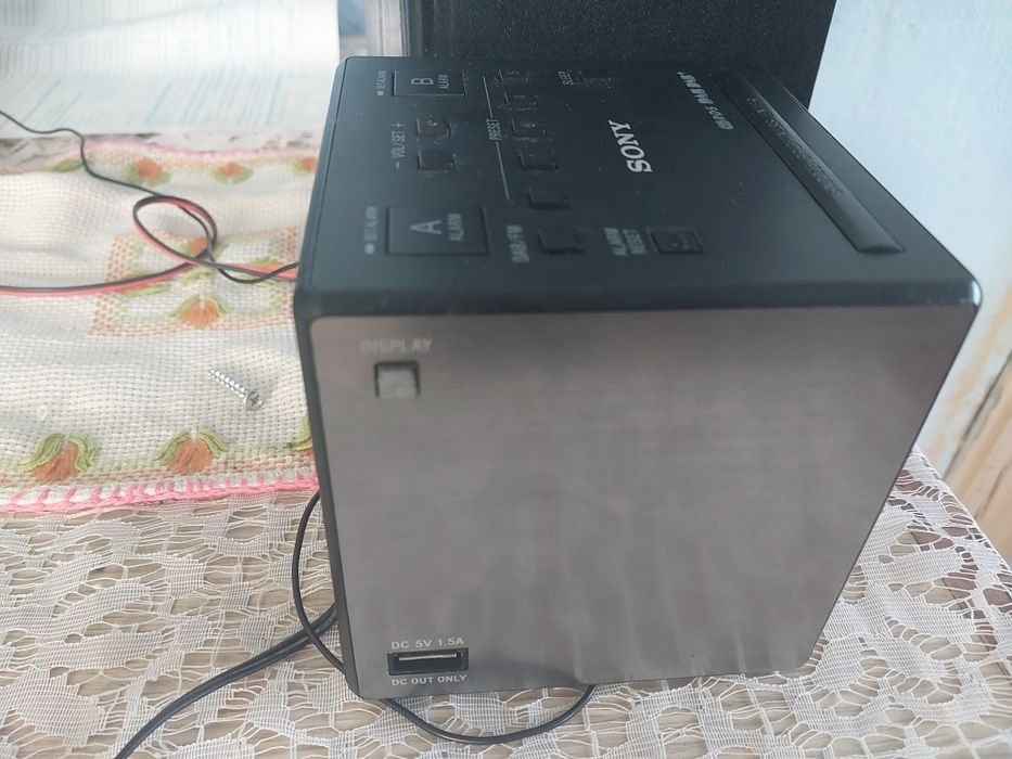 Radio cu ceas Sony XDR-C1DBP