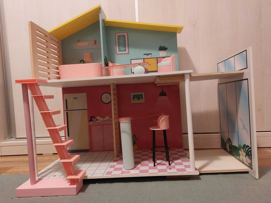 Casuta de papusi din lemn