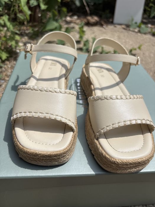 Vand sandale zara , marimea 32