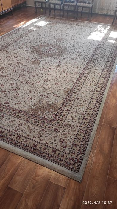 Продается ковер в отличном состоянии