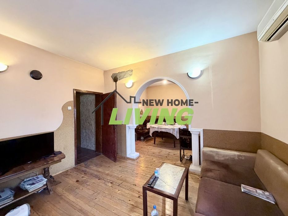 Продава се Етаж от къща в Пловдив, Гагарин - 190 кв.м за 591 €/кв.м - Снимка #1