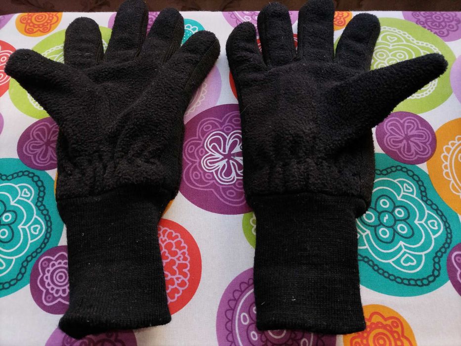 Много топли зимни шапки и ръкавици - 2,50 EUR бройката